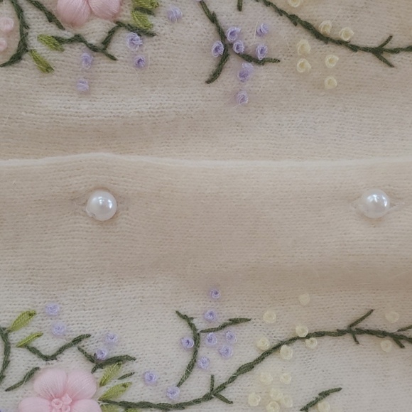 Vintage embroidered cardigan from France - Picture 3 of 9